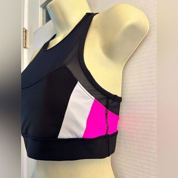 Urban Savage blocked sports bra with mesh paneling med to high support Sz S. Q20 - Picture 3 of 7